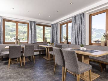 Lodge for 18 People in Ramsau im Zillertal, Tyrol, Photo 3