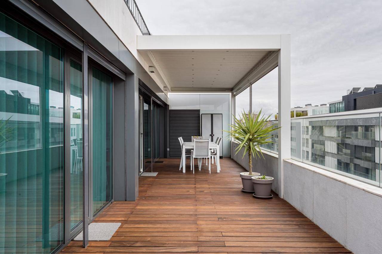 Apartamento inteiro, Modern 3Br with Terrace in Benfica by Host For Us in Lisboa, Costa de Lisboa