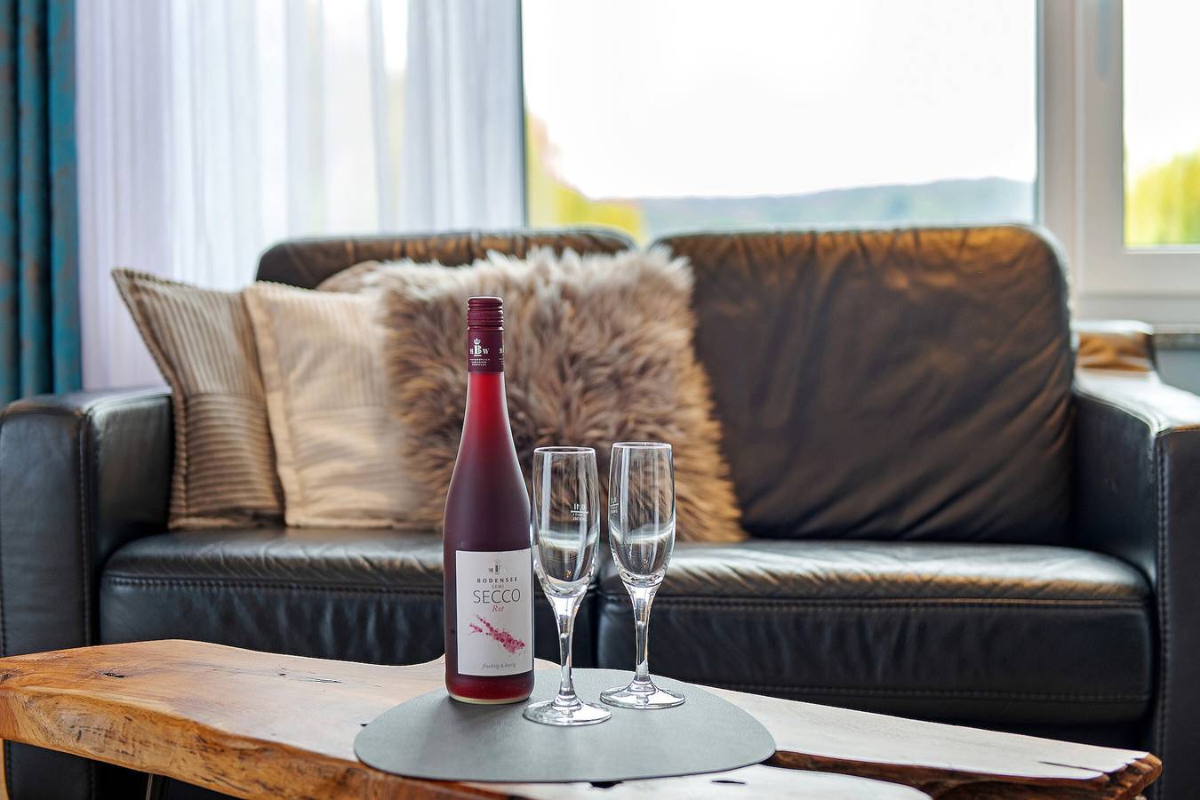 Ganze Wohnung, Deluxe-Apartment Aachhorn mit Seeblick, Balkon und Wi-Fi, mit Grillmöglichkeit, 65qm in Bodman in Bodman-Ludwigshafen, Obersee (Bodensee)
