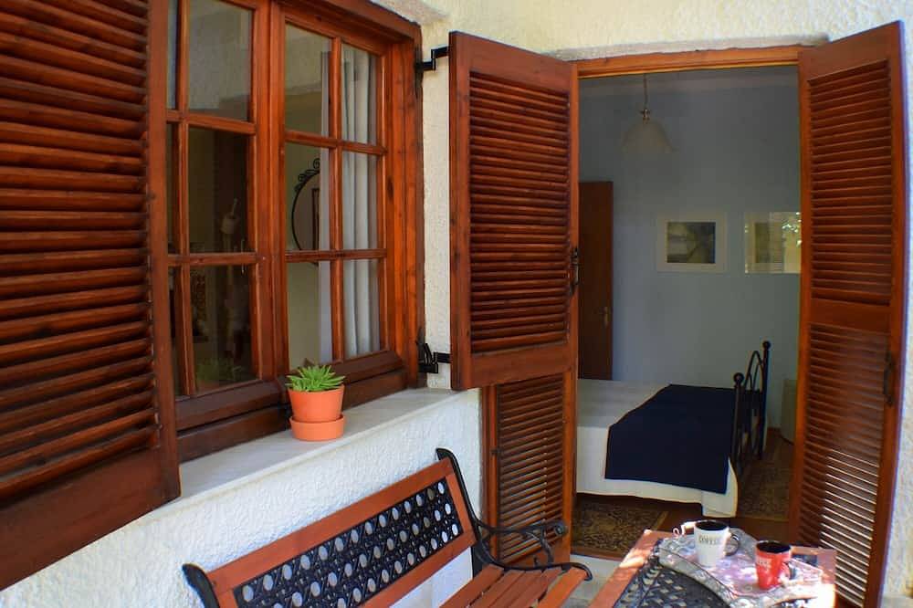 \"Casa dentro del jardín\" in Volos, Magnisia