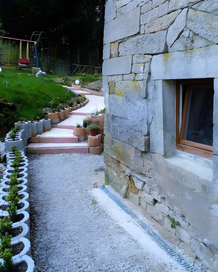 Appartement entier, Maison Du Bonheur - Appartement : Vue Montagne, Terrasse Privée et Wi-Fi in Xertigny, Région d'Épinal