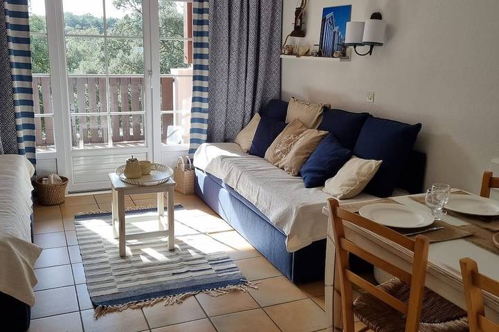 Gîte pour 2 personnes, avec terrasse ainsi que piscine et jardin dans Office De Tourisme De Moliets Et Maa