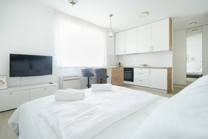 Ganze Wohnung, Luminous Living Studio in Zadar Stadt, Zadar (Kommun)