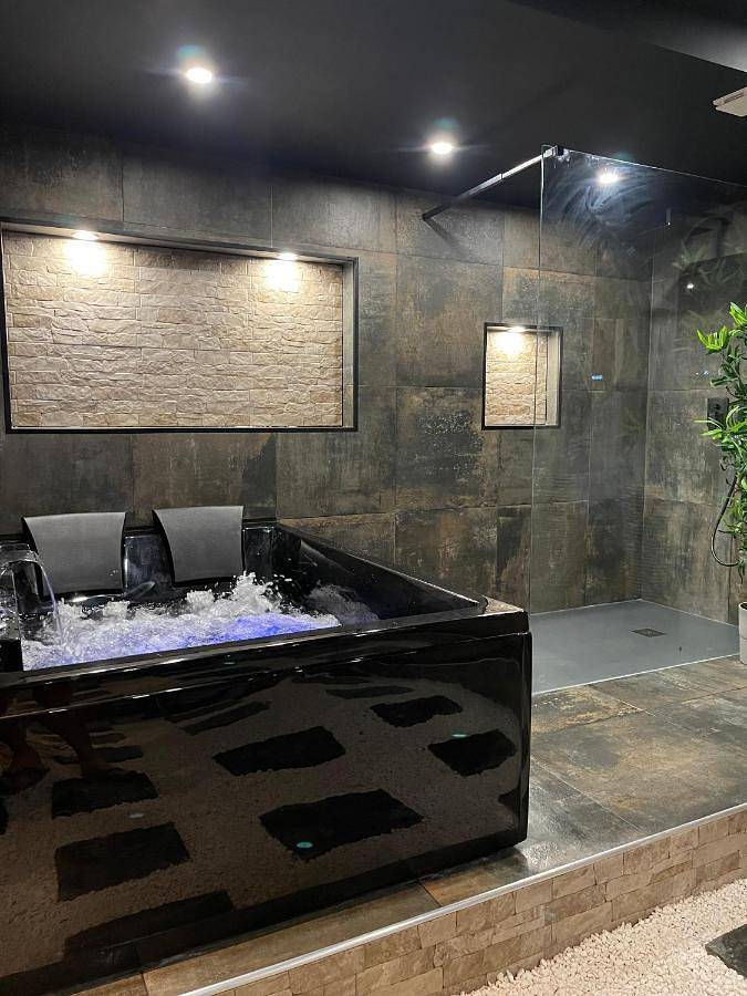 Gîte pour 2 personnes, avec sauna et jacuzzi à Clermont-Ferrand - 2