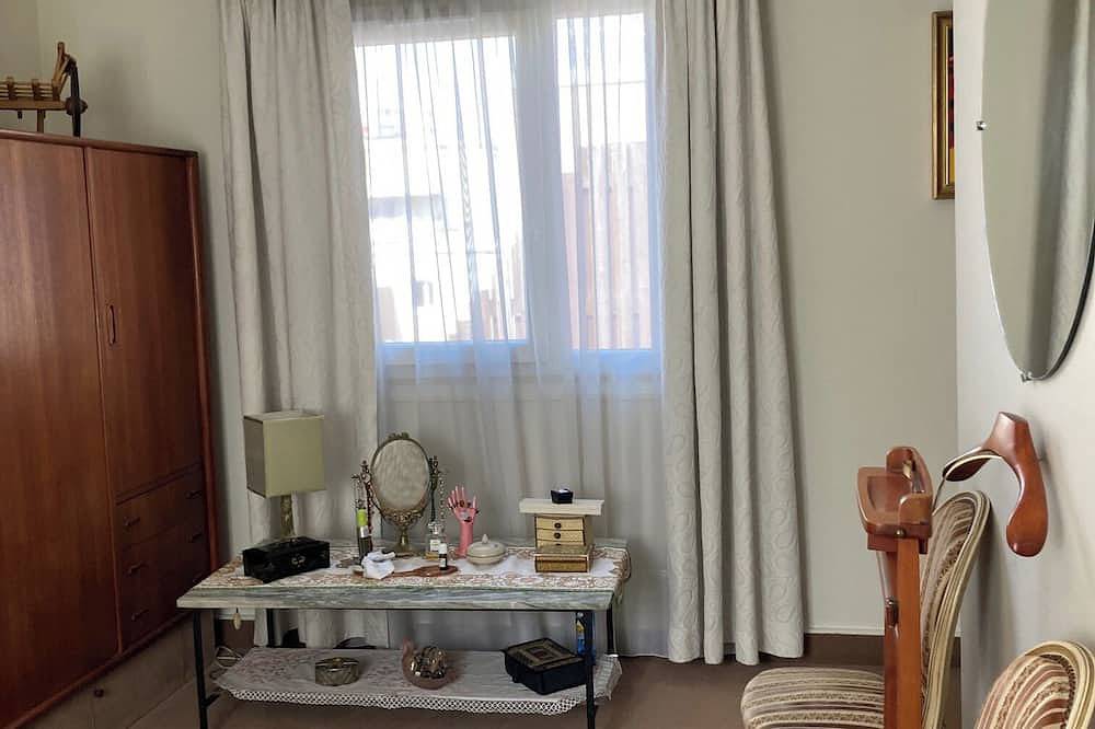 Apartamento entero, Appartement duplex spacieux et calme, proche paris, au vert in Fontenay-sous-Bois, Valle del Marne