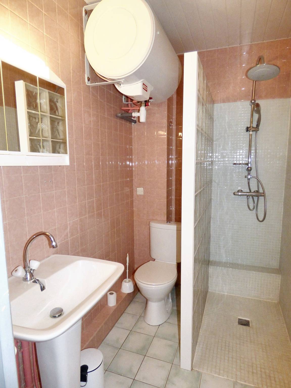 Estudio entero, Estudio encantador en Brioude – 25 m² con terraza y aparcamiento in Brioude, Macizo Central