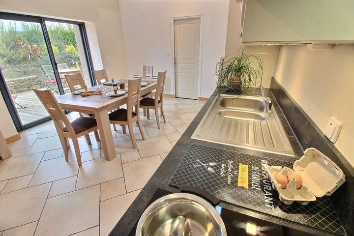 Gîte pour 6 personnes, avec terrasse et jardin