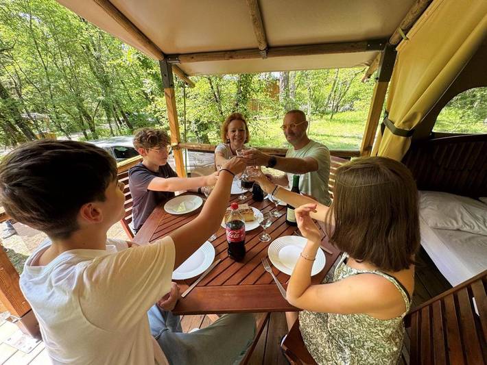 Location de vacances pour 5 personnes, avec jardin ainsi que vue et piscine à La Motte-Chalancon - 3
