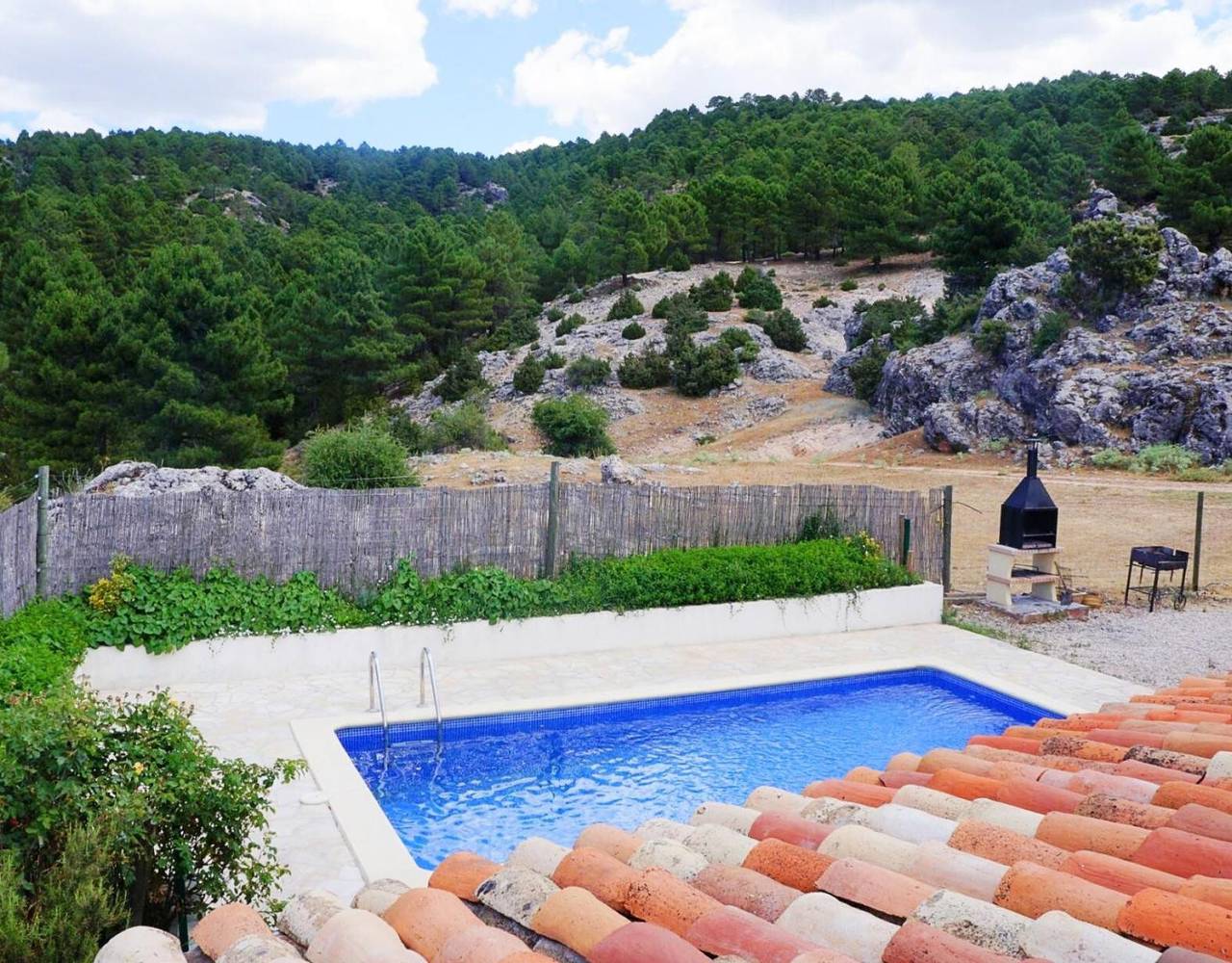 Apartamento entero, Apartamento 'Majada La Carrasca' con vistas a la montaña, piscina privada y aire acondicionado. in Villacarrillo, Parque natural de las Sierras de Cazorla y Segura
