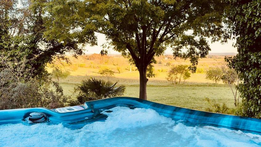 Casa de vacaciones 'Villa Des Vignes Et Spa' con terraza privada, Wi-Fi y aire acondicionado in Quarante, Costa mediterránea (Francia)