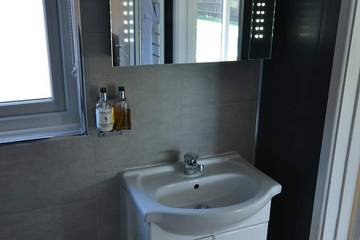 Glamping for 4 People in Chinnor, Oxfordshire, Photo 4