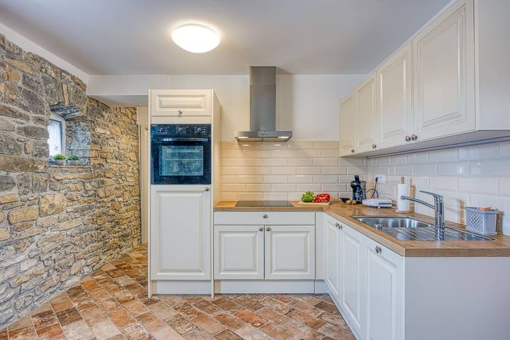 Gîte pour 4 personnes, avec terrasse et sauna, adapté aux familles à Koper - 4