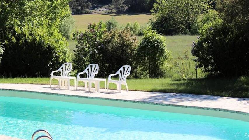 Gîte pour 6 personnes, avec piscine et jardin à Flayosc