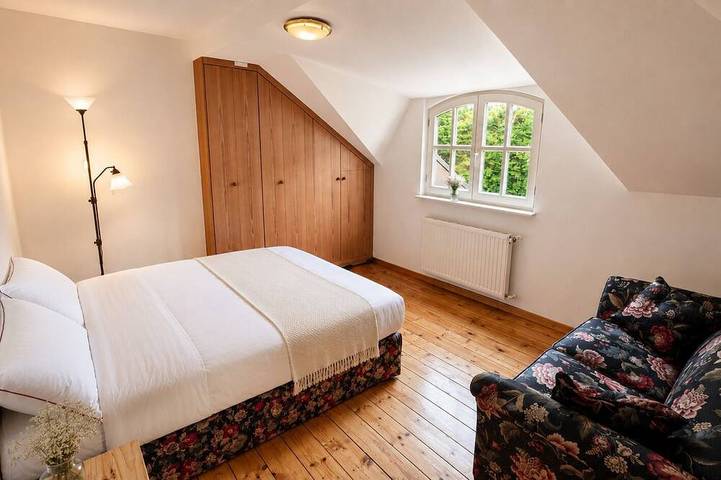 Ganze Wohnung, Romantische Dachgeschoss Ferienwohnung (bis 12 Personen) in Boitzenburger Land, Barnimerland Region