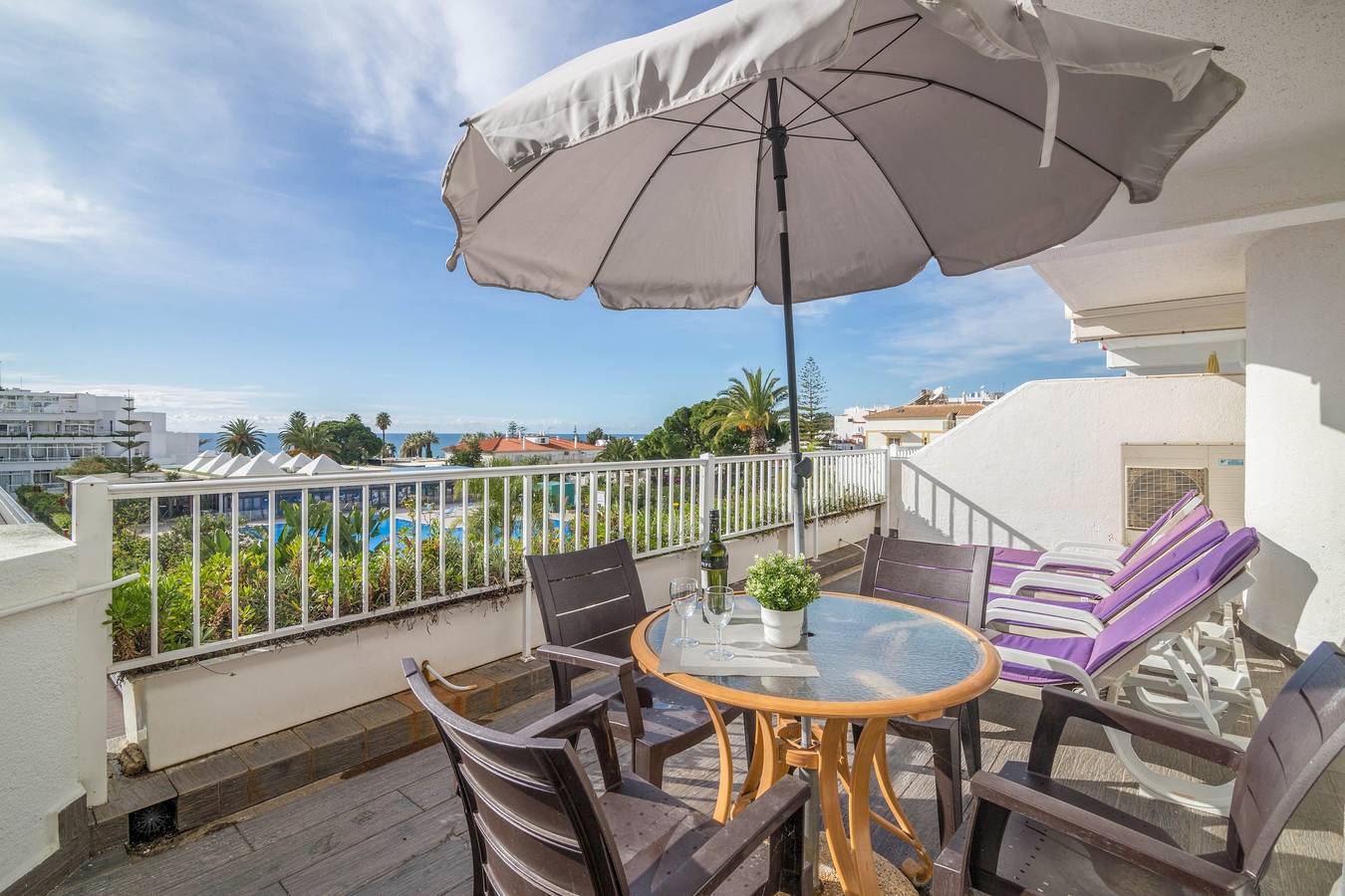 Ganze Wohnung, Ferienwohnung 'Apartamento no Clube Praia da Oura' mit Meerblick in Praia da Oura, Albufeira