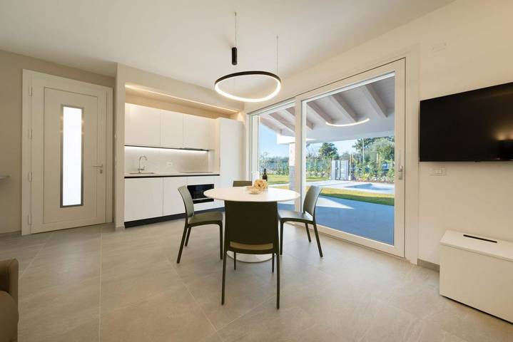 Ferienwohnung für 4 Personen, mit Pool und Balkon/Terrasse