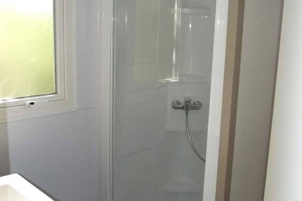Chalet avec Terrasse, 3 Chambres, 8 Personnes in Le Grand-Serre, Région de Valence