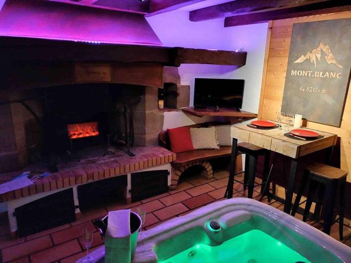 Gîte pour 2 personnes, avec jacuzzi et jardin à Vallières