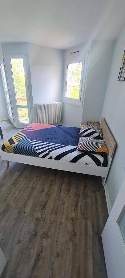 Appartement entier, One-Bedroom Apartment in Vals-près-le-Puy, Haute-Loire