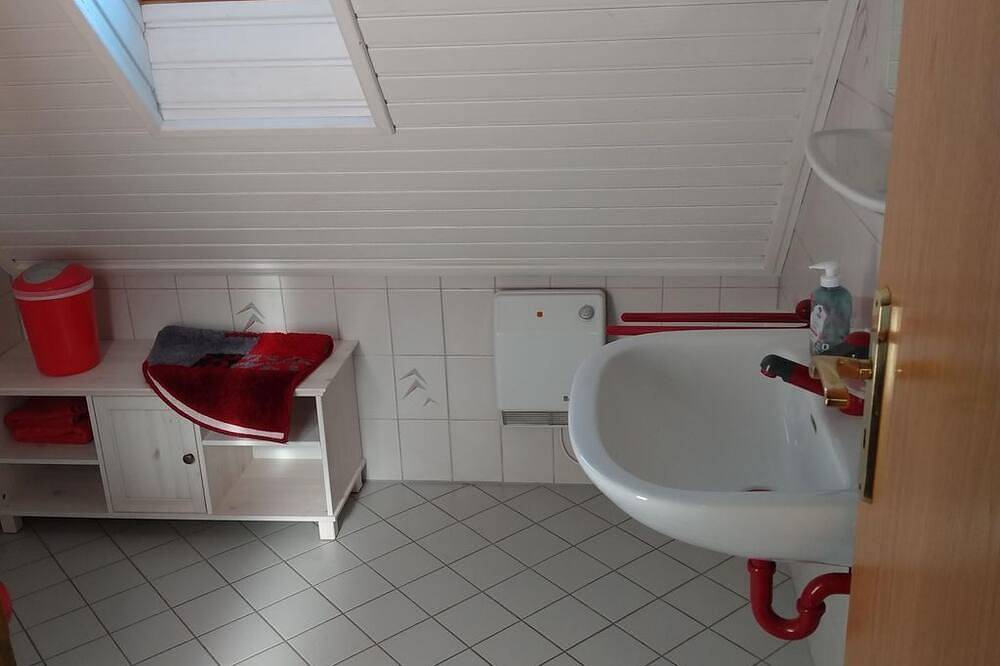 Ganze Wohnung, Ferienwohnung Reusch - 9-Bett-Ferienwohnung in Brandscheid, Naturpark Hohes Venn-Eifel