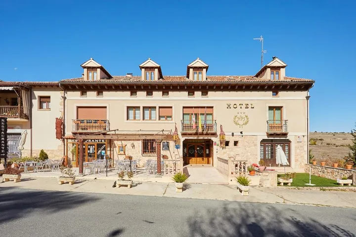 Hôtel pour 3 personnes, avec terrasse - 1
