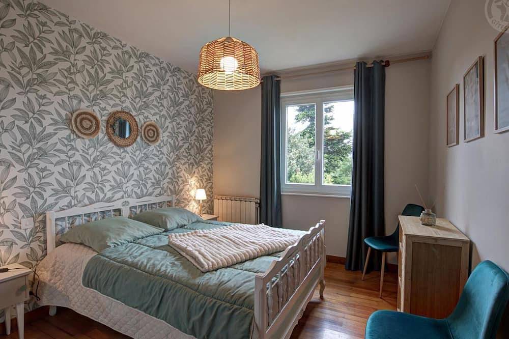 Maison lumineuse avec jardin, garage, jeux extérieurs, animaux acceptés in Saint-Georges-en-Couzan, Montbrison