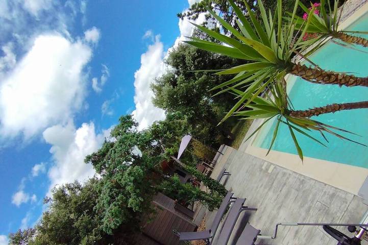 Gîte pour 6 personnes, avec jardin ainsi que terrasse et jacuzzi, animaux acceptés à Monteils (Gard)