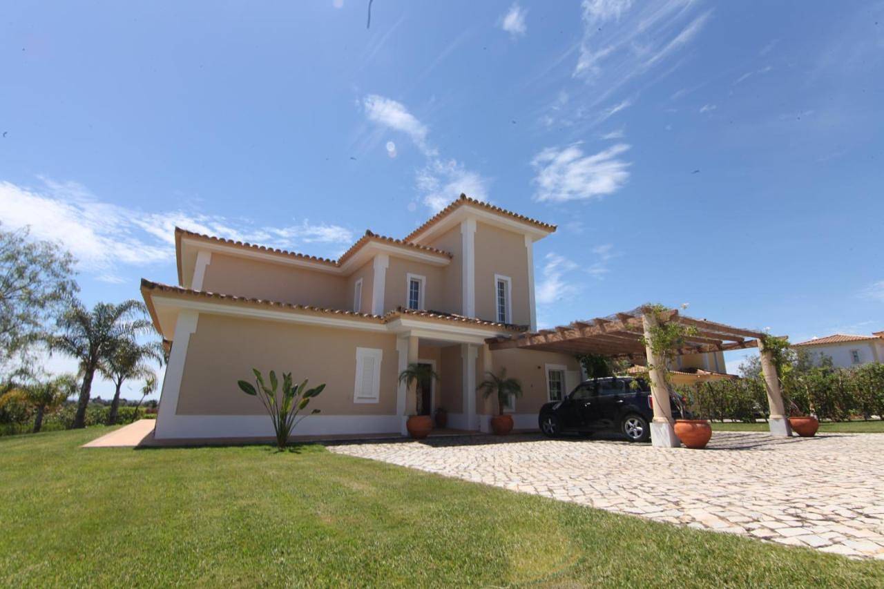 Villa Crisaflor in Moncarapacho, Ria Formosa