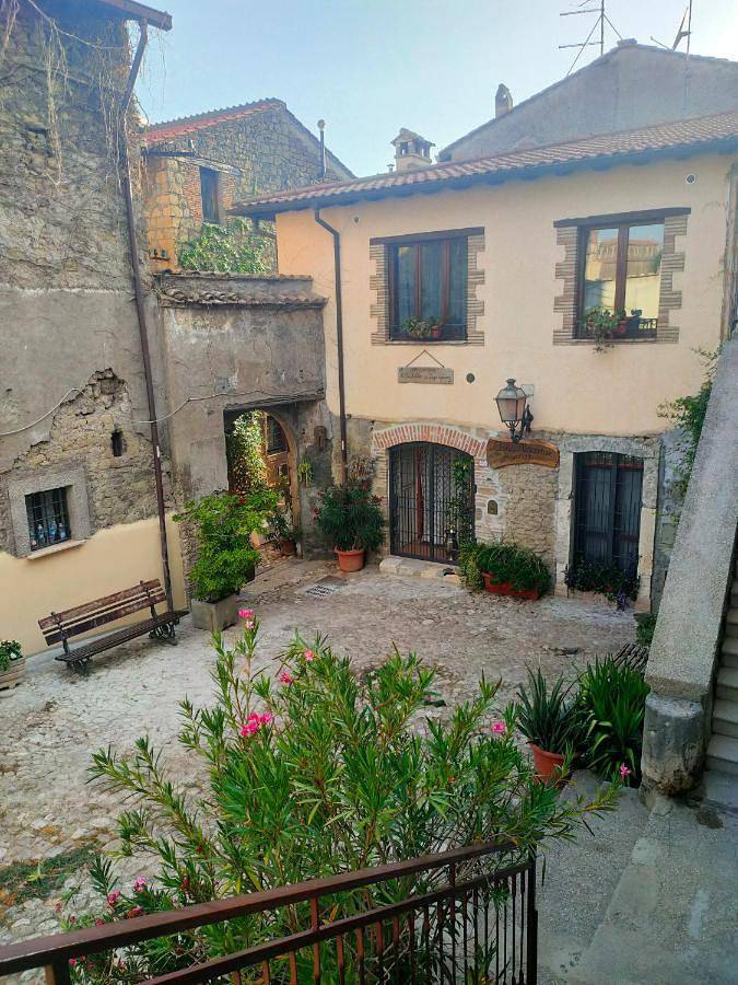 Il Cortile del Castello in Capena, Provincia di Roma