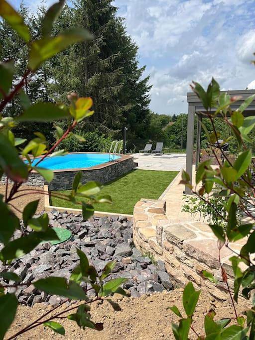 Location de vacances pour 8 personnes, avec piscine et jacuzzi ainsi que sauna et jardin à Hadol - 2