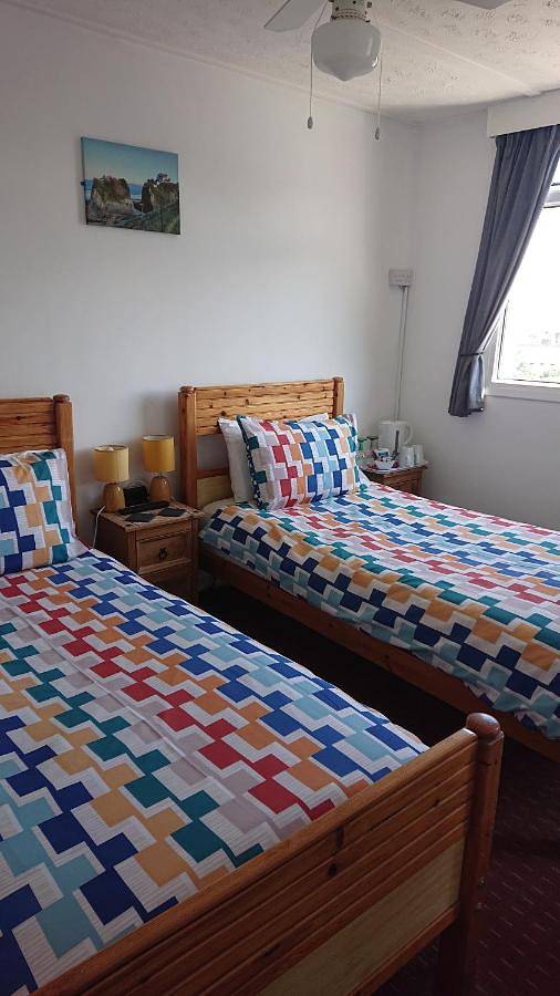 Bed and breakfast for 2 people, with garden and view in Newquay
