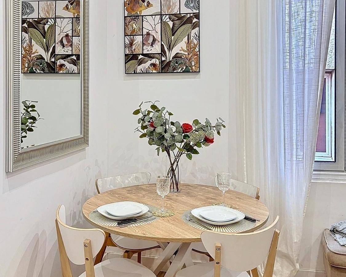 Appartement entier, One-Bedroom Apartment in La Ciotat, Région de Marseille