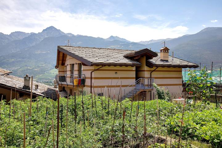 Hel lägenhet, Apartment 'La Maison De Carletto' with Mountain View in Comune di Sarre, Valaisalperna