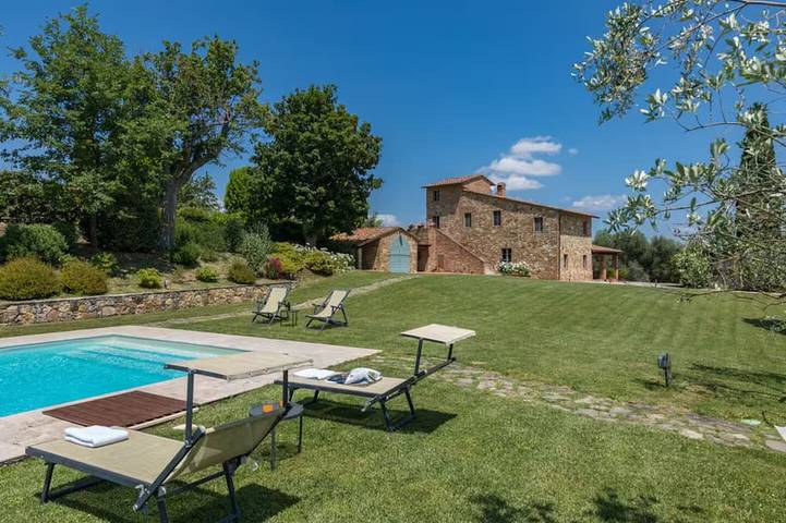 Villa pour 10 personnes, avec balcon et jardin, animaux acceptés à Montepulciano