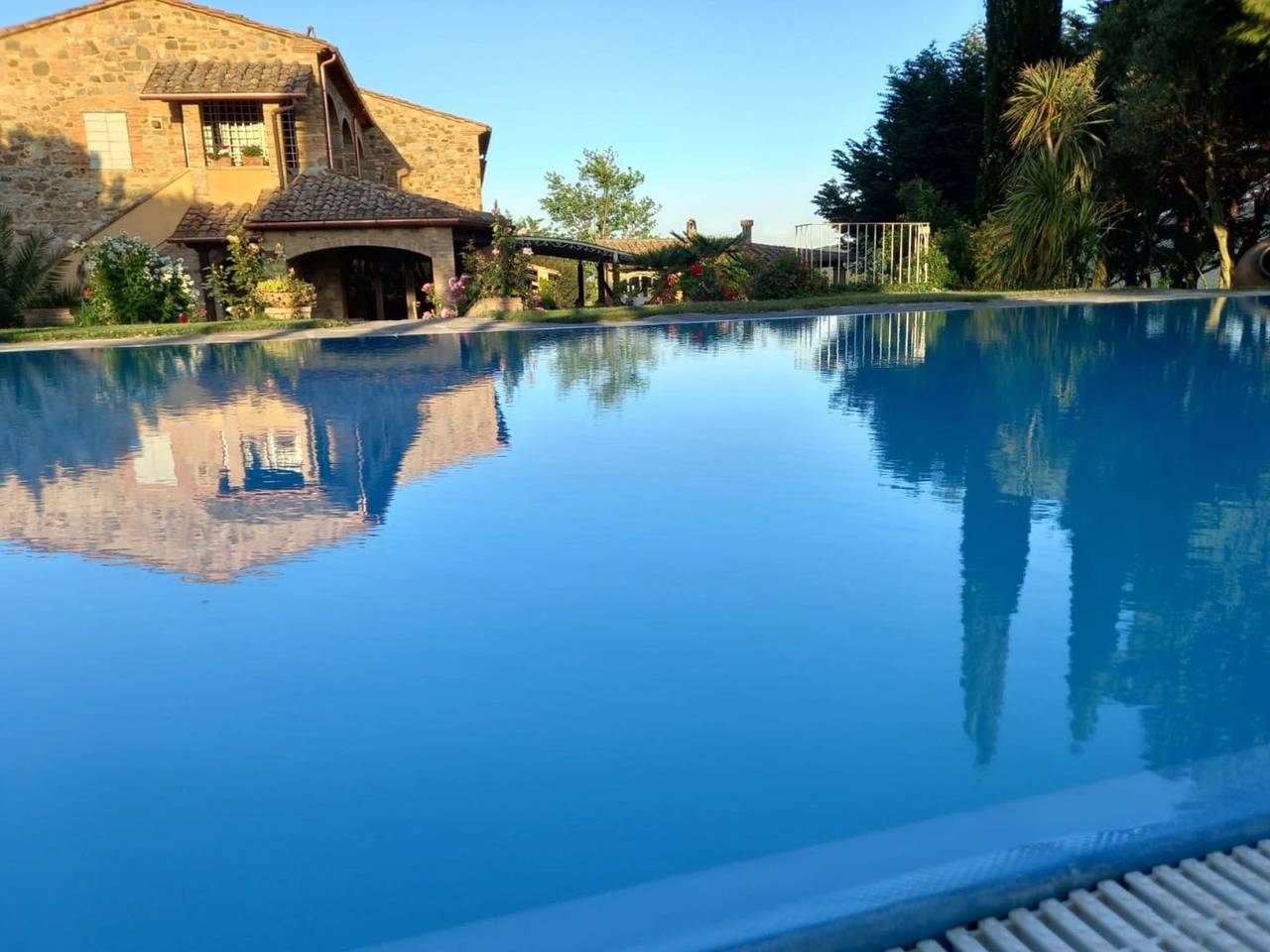 Ganze Wohnung, 'Riparossa' mit Pool in Chianni, Etruskische Küste