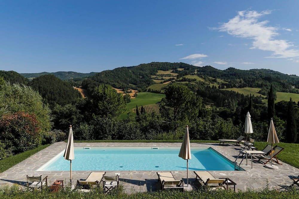 Estupenda casa de vacaciones privada con piscina privada, Wifi, Tv, patio y vista panorámica in Tredozio, Provincia de Forlì-Cesena