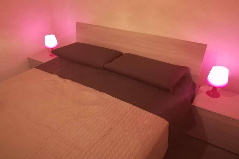 Ganze Wohnung, Elegante Wohnung mit separatem Eingang und Parkplatz jederzeit verfügbar in Letojanni, Messina Provinz