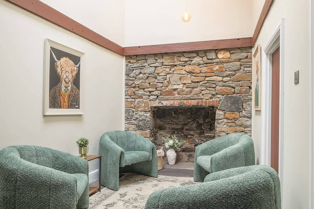Unique Swansea Home | Parking for 5 & Games Room in Swansea, Swansea region