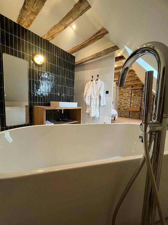 Location de vacances pour 2 personnes, avec Terrasse et Jacuzzi ainsi que Jardin et Piscine dans Castanet (Aveyron) - 4