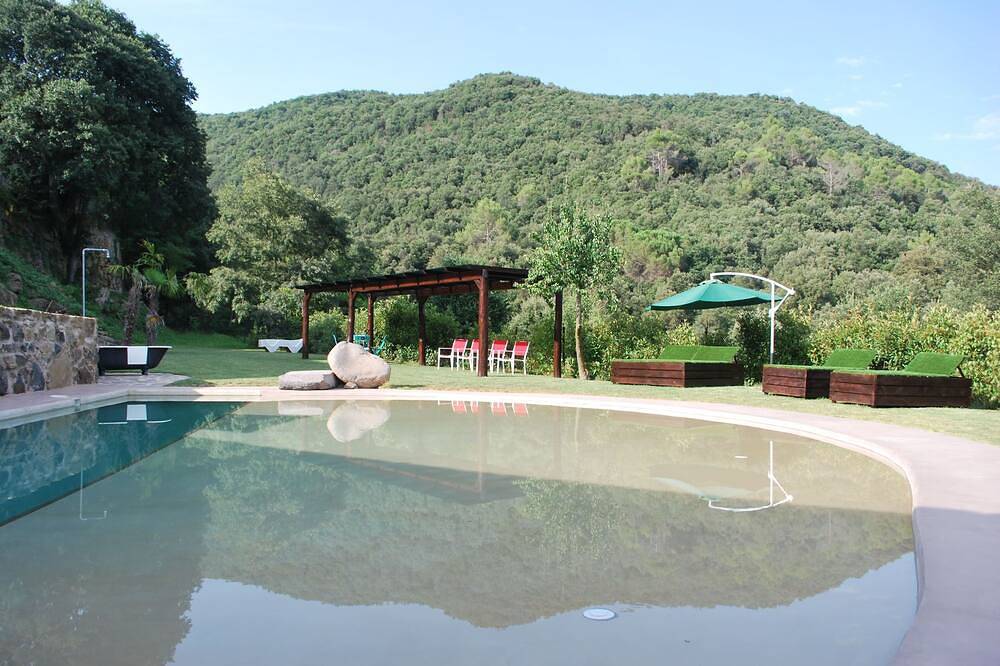 Casa Rural Mas Can Batlle in Santa Pau, Parc Natural de Zona Volcànica de la Garrotxa
