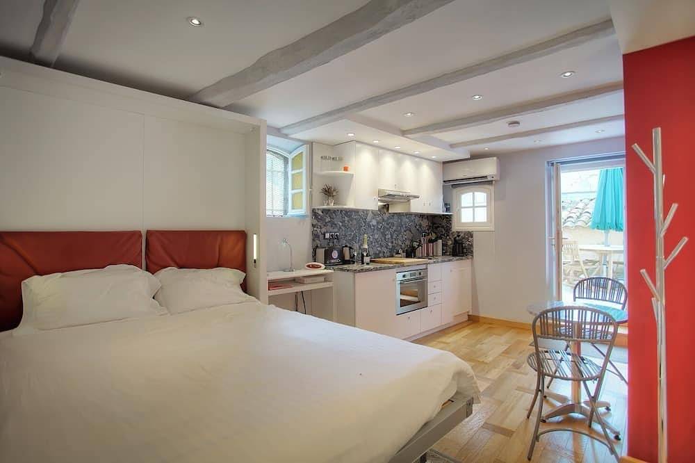 Entire apartment, The Garden Of The Village In Valbonne (3 ***): live in-out in Valbonne, Cannes region