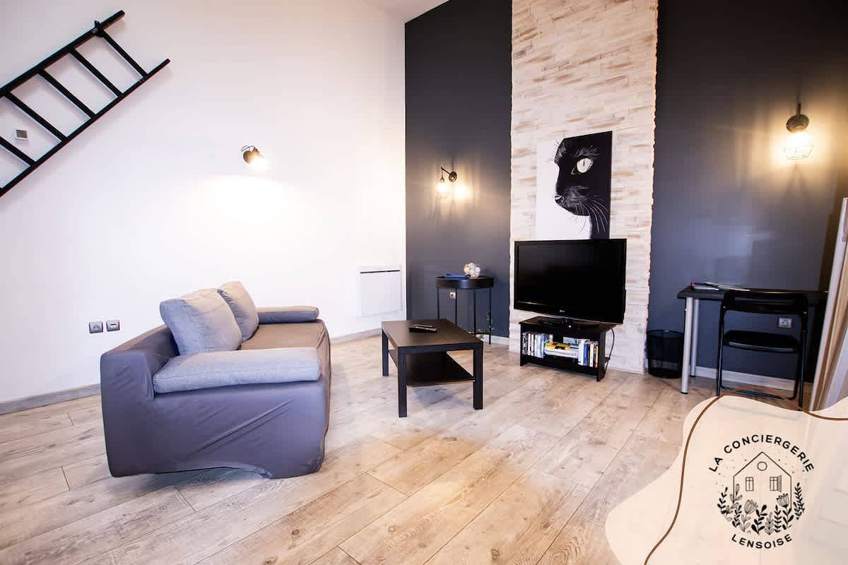 Appartement entier, Le Grenier, Wifi, 2 pers, Centre ville, Bollaert in Lens, Région de Lens