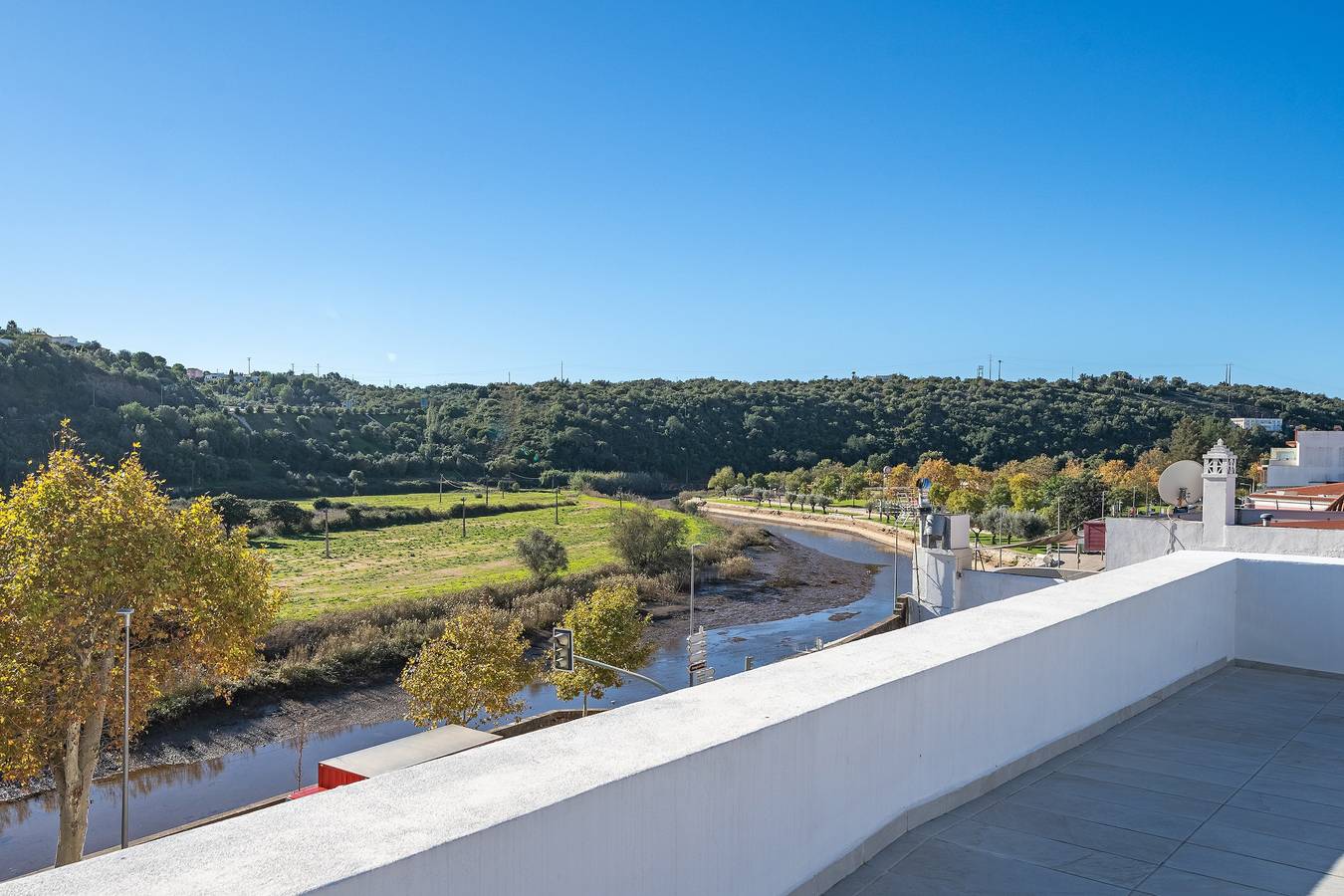 Apartamento entero, Apartamento 'Karolvaz V' con vistas al lago, Wi-Fi y aire acondicionado in Silves, Distrito de Faro