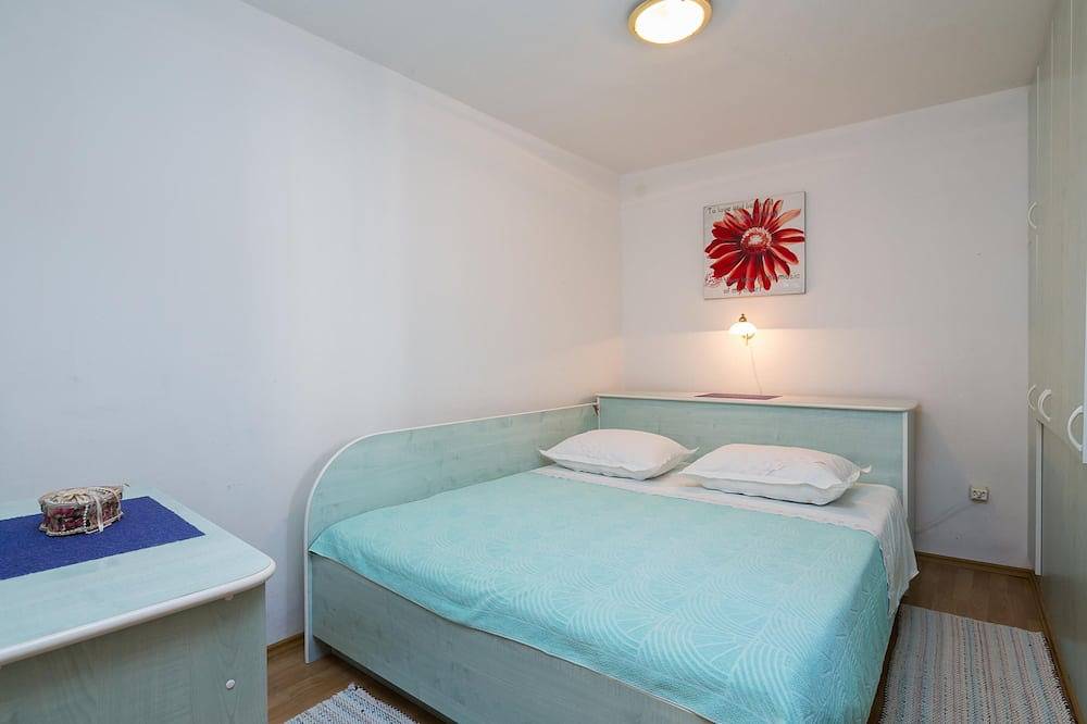 Ganze Wohnung, Gemütliche Wohnung Bose 2 + 2 nur 5 Meter vom Strand entfernt in einem ruhigen Ort zum Entspannen in Kanica, Razanj