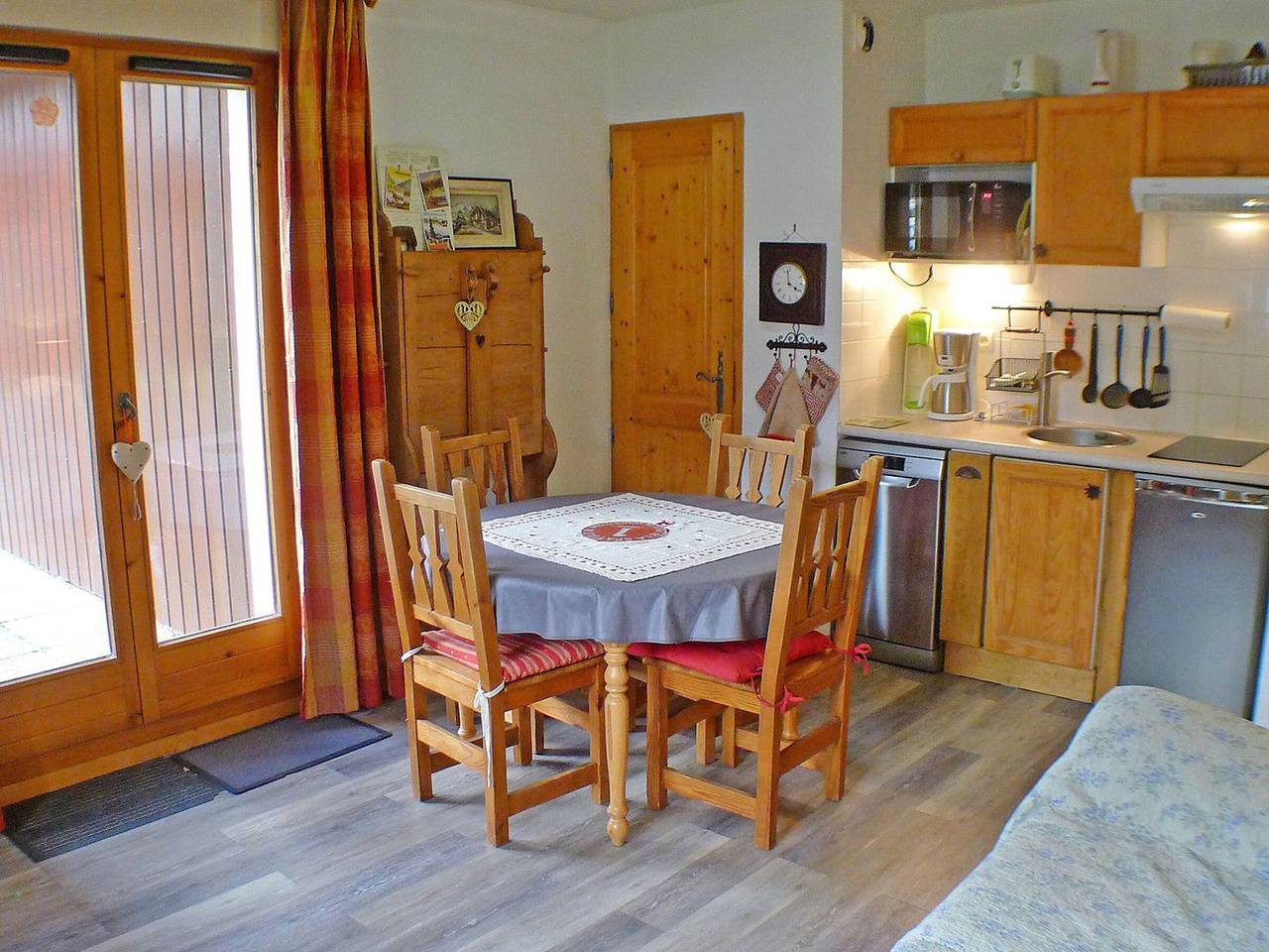 Estudio entero, Apartamento acogedor con piscinas, parking y Wifi en Samoëns in Samoëns, Region Bonneville