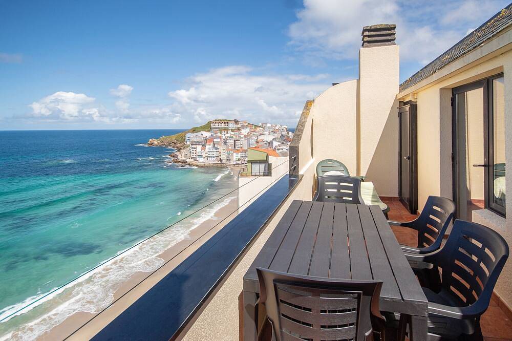 Entire apartment, Ag Piso Dúplex A Terraciña de Malpica 1ª Línea mar in Malpica de Bergantiños, Costa da Morte
