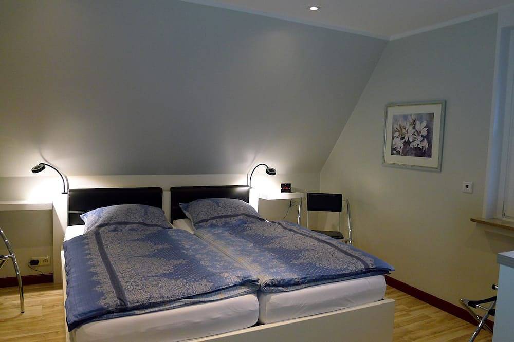Entire apartment, 60 sqm, 3 rooms kitchen, bathroom and balcony in Oerlinghausen, Kreis Lippe