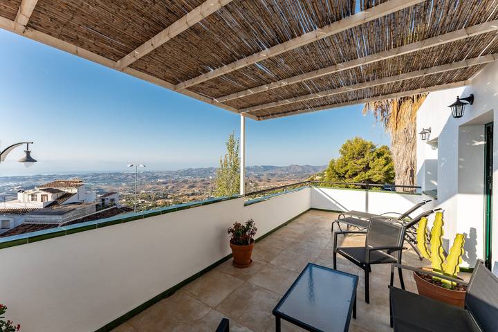 Entire apartment, Holiday Apartment "Las Vistas" with Sea View, Private Terrace & Wi-Fi in Mijas Pueblo, Mijas