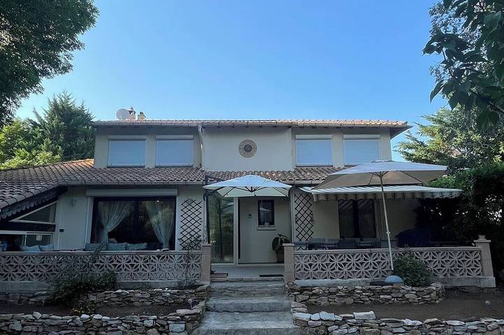 Location de vacances pour 12 personnes dans Les Rives