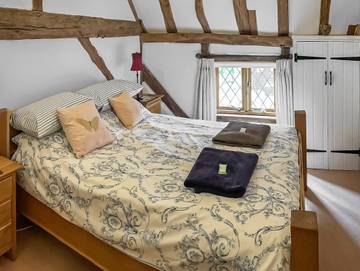 Cottage for 12 People in Plaistow, West Sussex, Photo 3